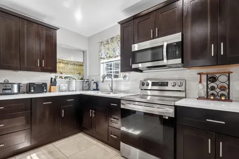 241 N 68th Terrace Hollywood FL 33024