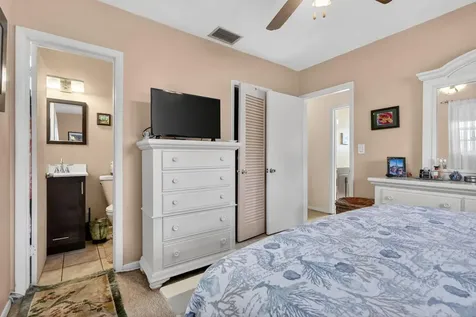 241 N 68th Terrace Hollywood FL 33024