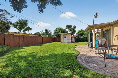 241 N 68th Terrace Hollywood FL 33024