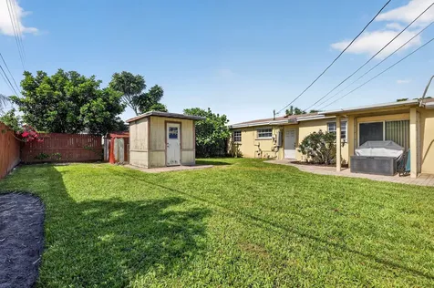 241 N 68th Terrace Hollywood FL 33024