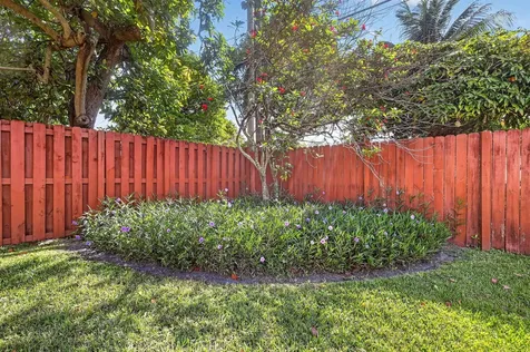 241 N 68th Terrace Hollywood FL 33024
