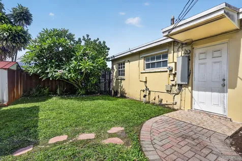 241 N 68th Terrace Hollywood FL 33024