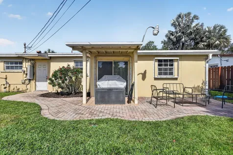 241 N 68th Terrace Hollywood FL 33024