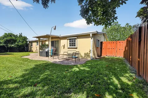 241 N 68th Terrace Hollywood FL 33024