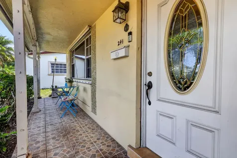 241 N 68th Terrace Hollywood FL 33024