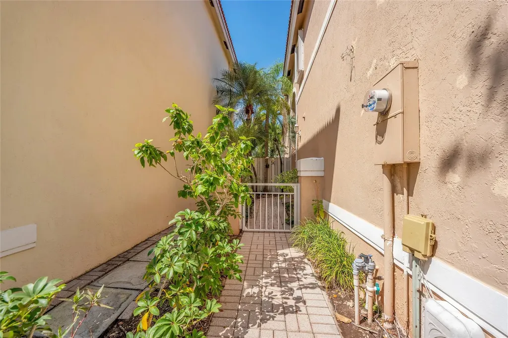 1840 Sweetbay Way Hollywood FL 33019