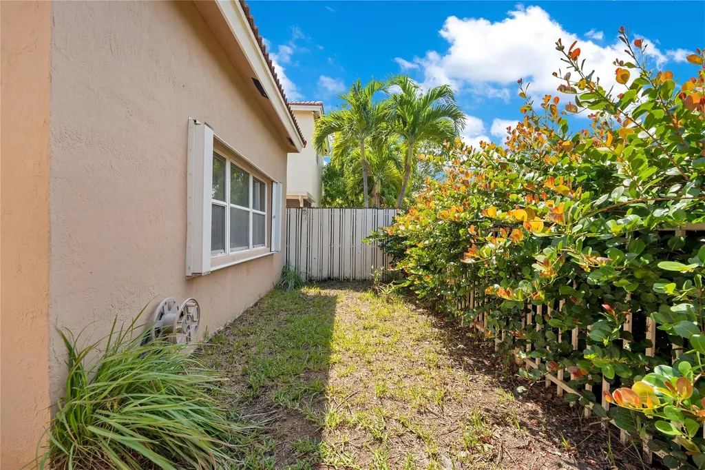 1840 Sweetbay Way Hollywood FL 33019