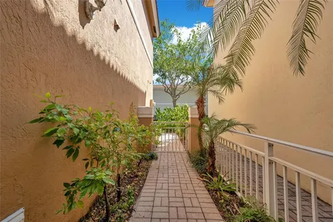 1840 Sweetbay Way Hollywood FL 33019