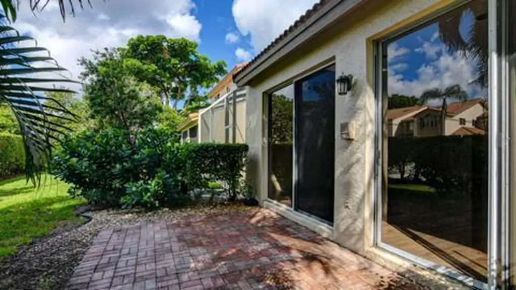 6784 Via Regina Boca Raton FL 33433
