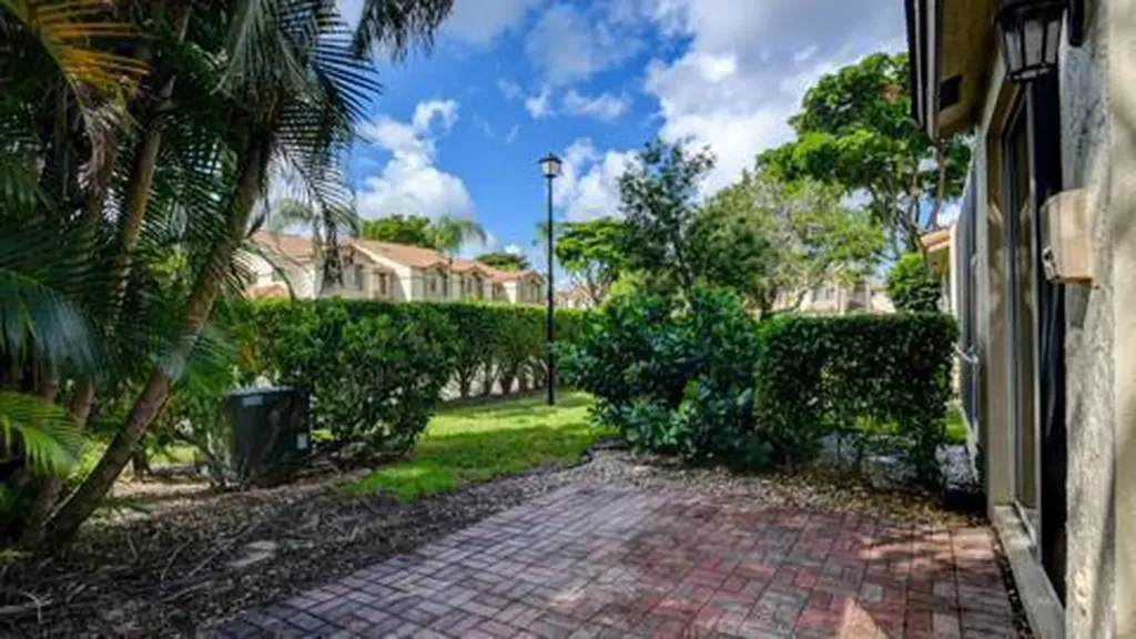6784 Via Regina Boca Raton FL 33433