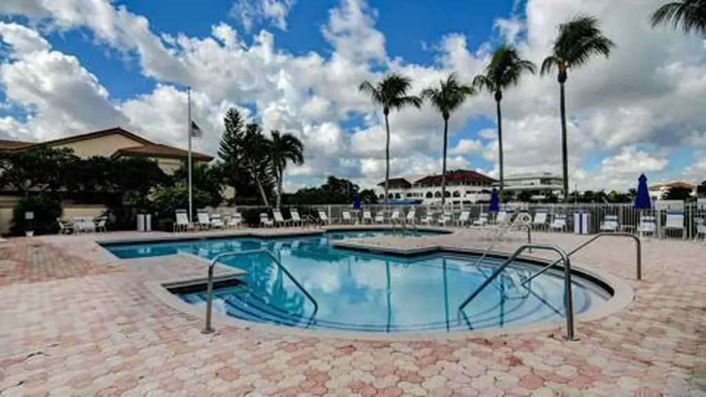 6784 Via Regina Boca Raton FL 33433