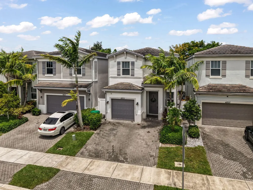 4805 NW 48th Terrace Tamarac FL 33319