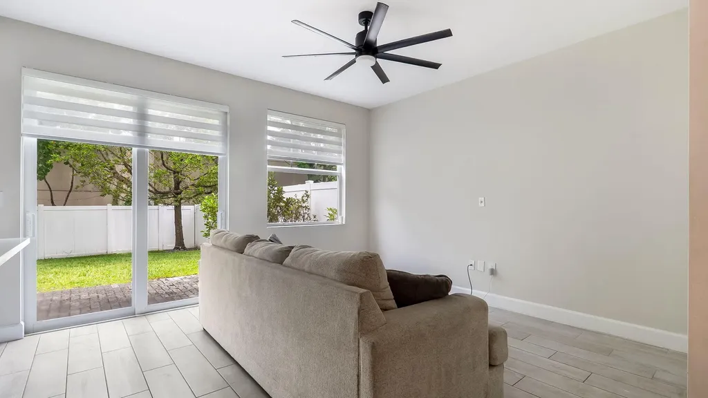 4805 NW 48th Terrace Tamarac FL 33319