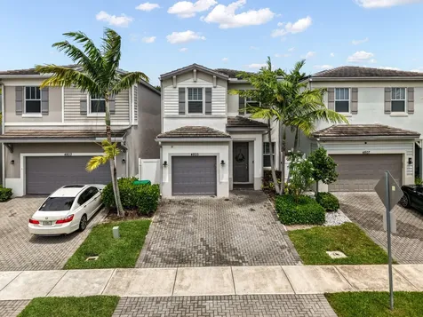 4805 NW 48th Terrace Tamarac FL 33319