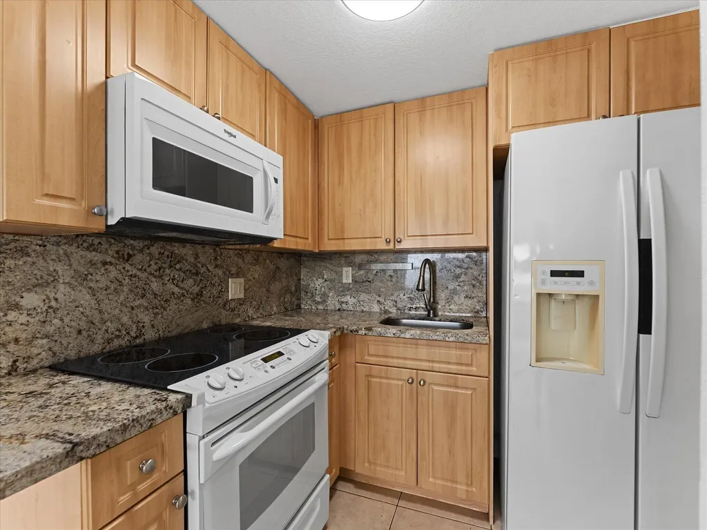 241 SE 9th Avenue Pompano Beach FL 33060