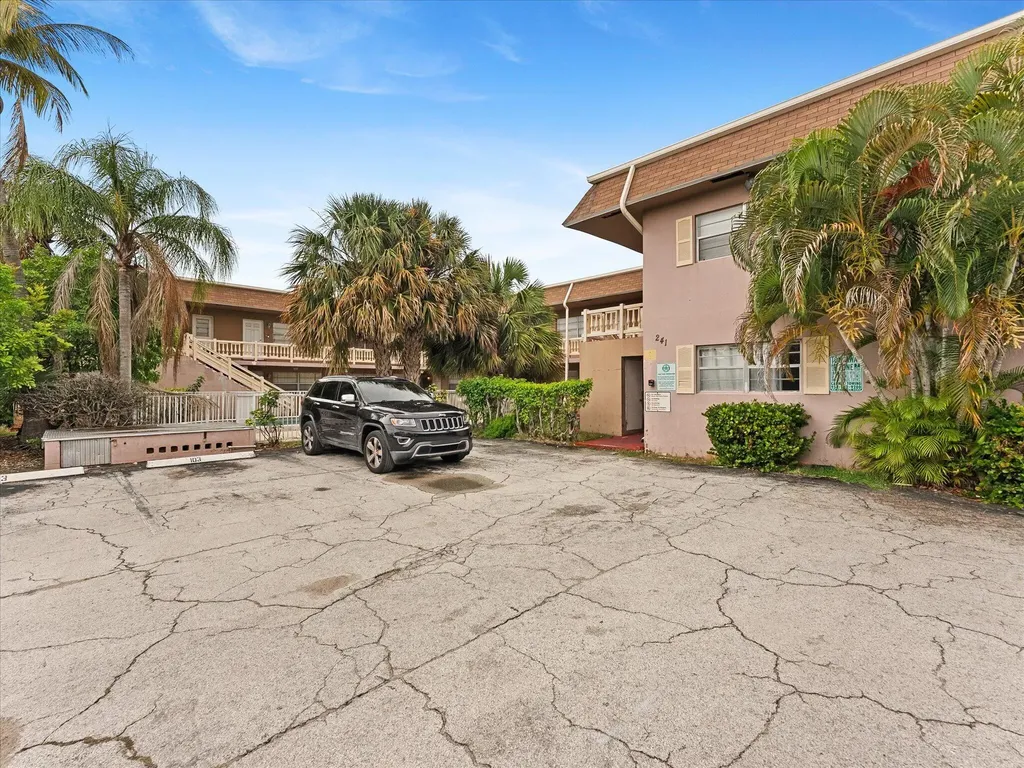 241 SE 9th Avenue Pompano Beach FL 33060