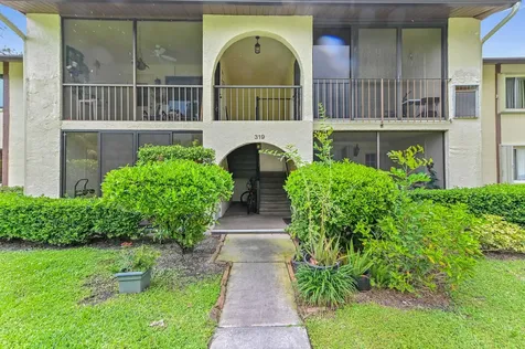 319 Knotty Pine Circle Greenacres FL 33463