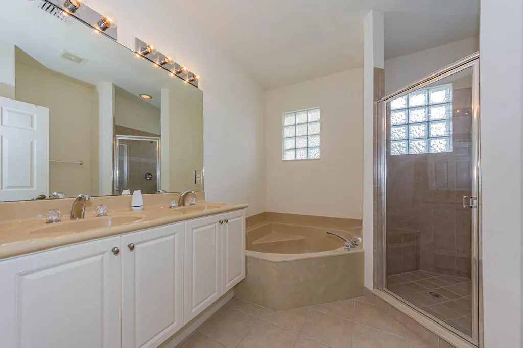 2563 SW Stockbridge Square Square SW Vero Beach FL 32962