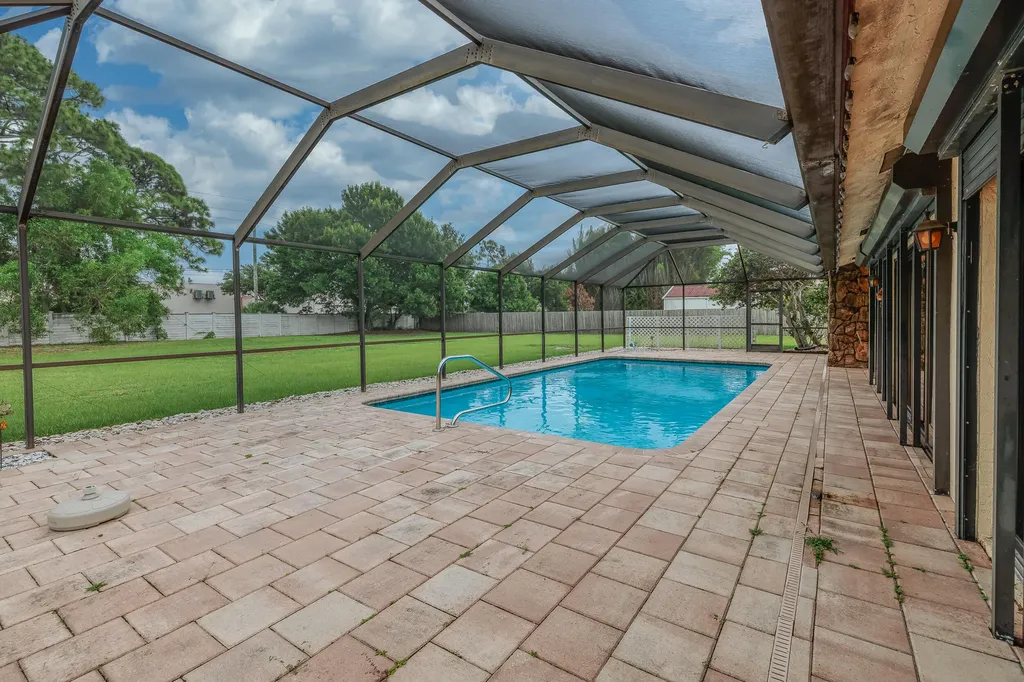 2165 SE Flanders Road Port St Lucie FL 34952
