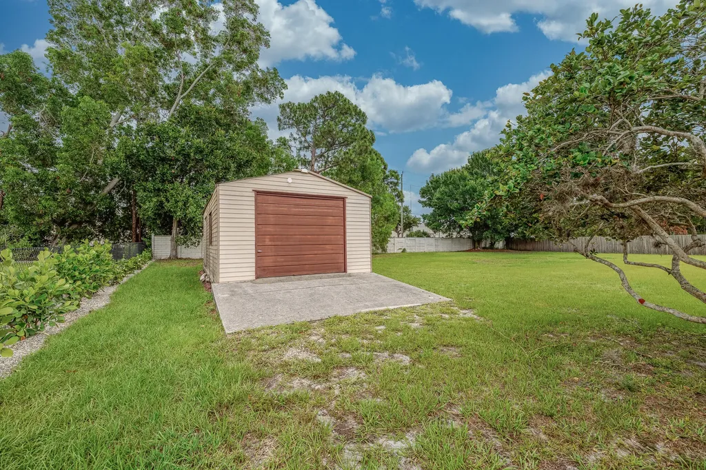 2165 SE Flanders Road Port St Lucie FL 34952