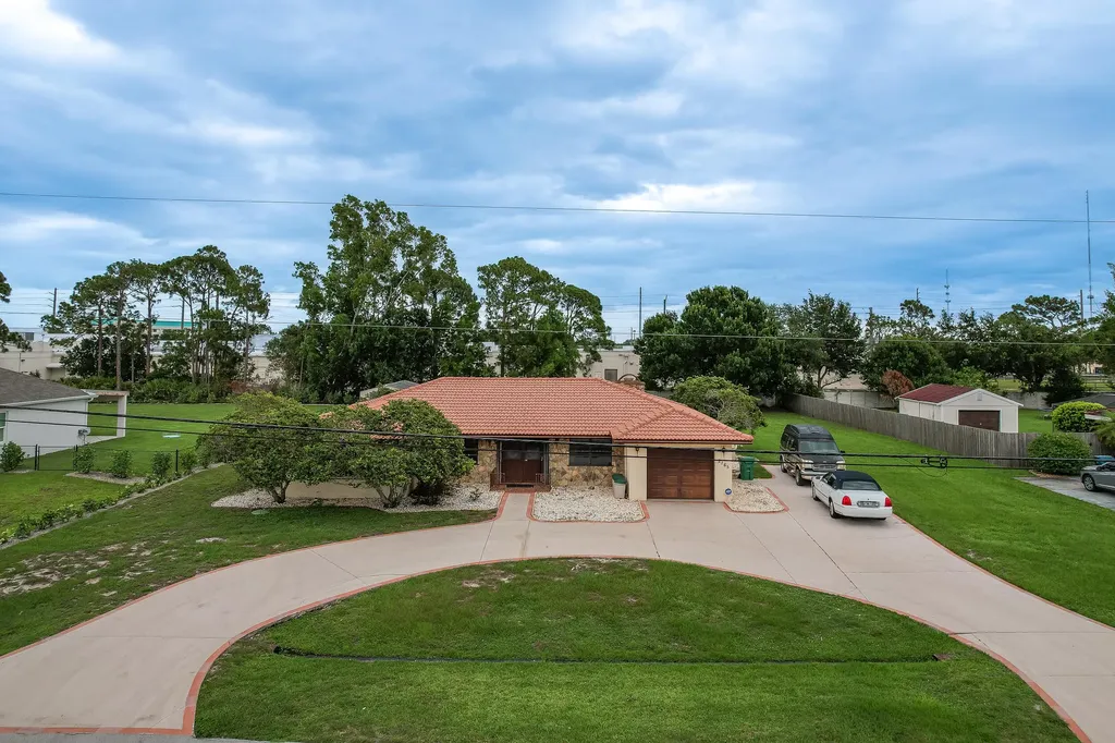 2165 SE Flanders Road Port St Lucie FL 34952