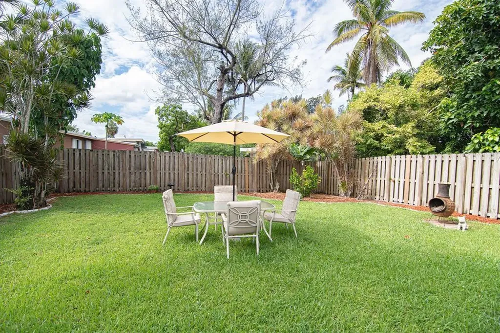 6872 SW 15th Street North Lauderdale FL 33068