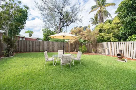 6872 SW 15th Street North Lauderdale FL 33068