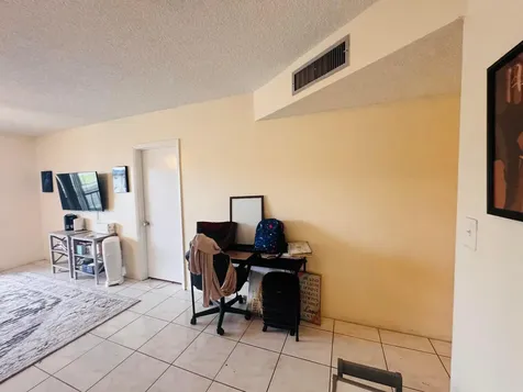 8025 S Colony Circle Tamarac FL 33321