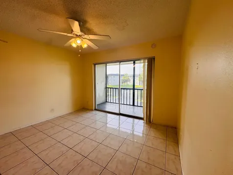 8025 S Colony Circle Tamarac FL 33321