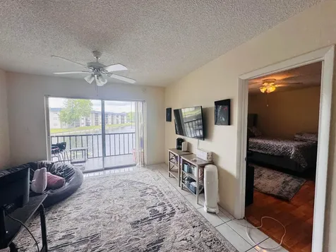 8025 S Colony Circle Tamarac FL 33321