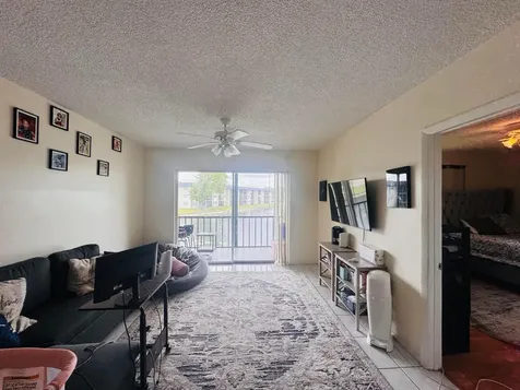 8025 S Colony Circle Tamarac FL 33321