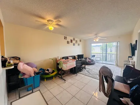 8025 S Colony Circle Tamarac FL 33321