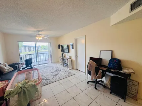 8025 S Colony Circle Tamarac FL 33321