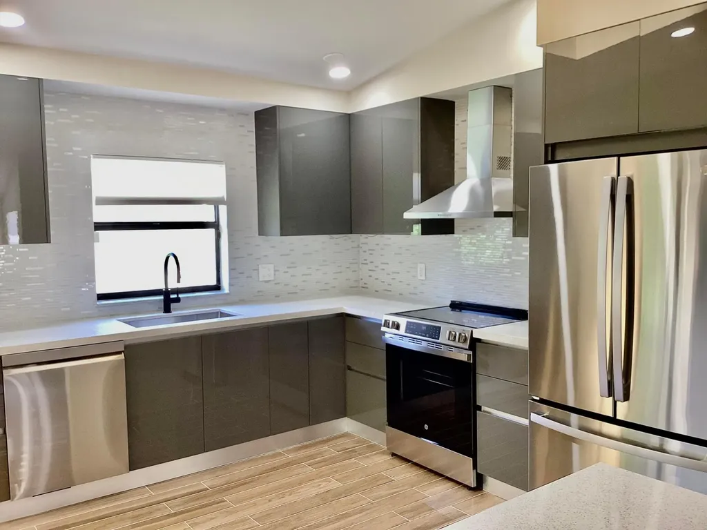 8895 Old Pine Road Boca Raton FL 33433