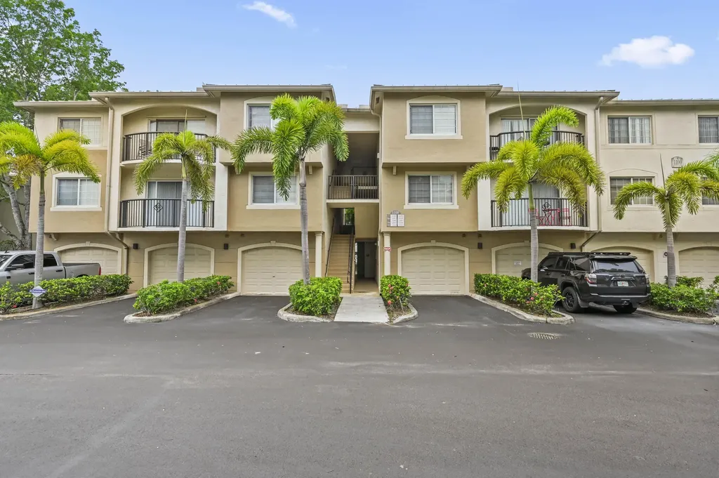 1100 S Crestwood Court S Royal Palm Beach FL 33411