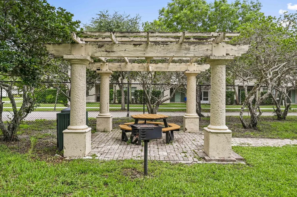 1100 S Crestwood Court S Royal Palm Beach FL 33411