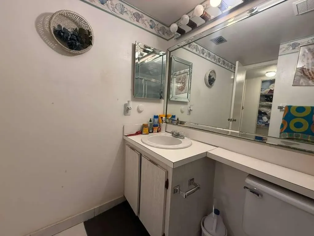 213 Pine Hov Circle Greenacres FL 33463