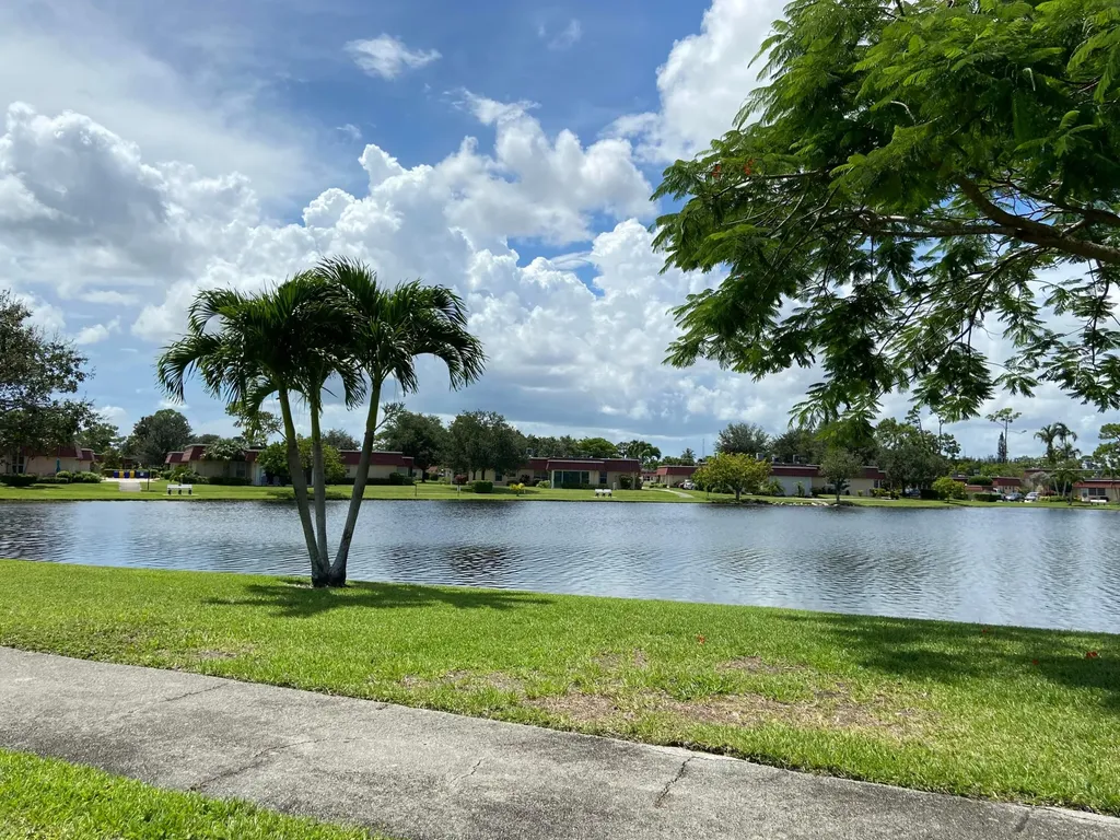 290 Cape Cod Circle Lake Worth FL 33467