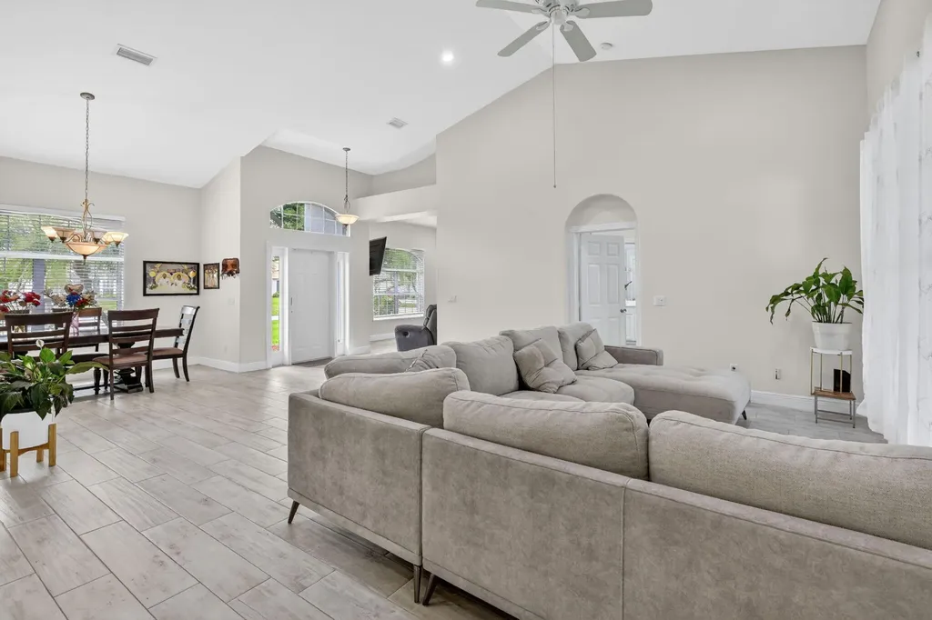 1571 SW Hunnicut Avenue Port St Lucie FL 34953