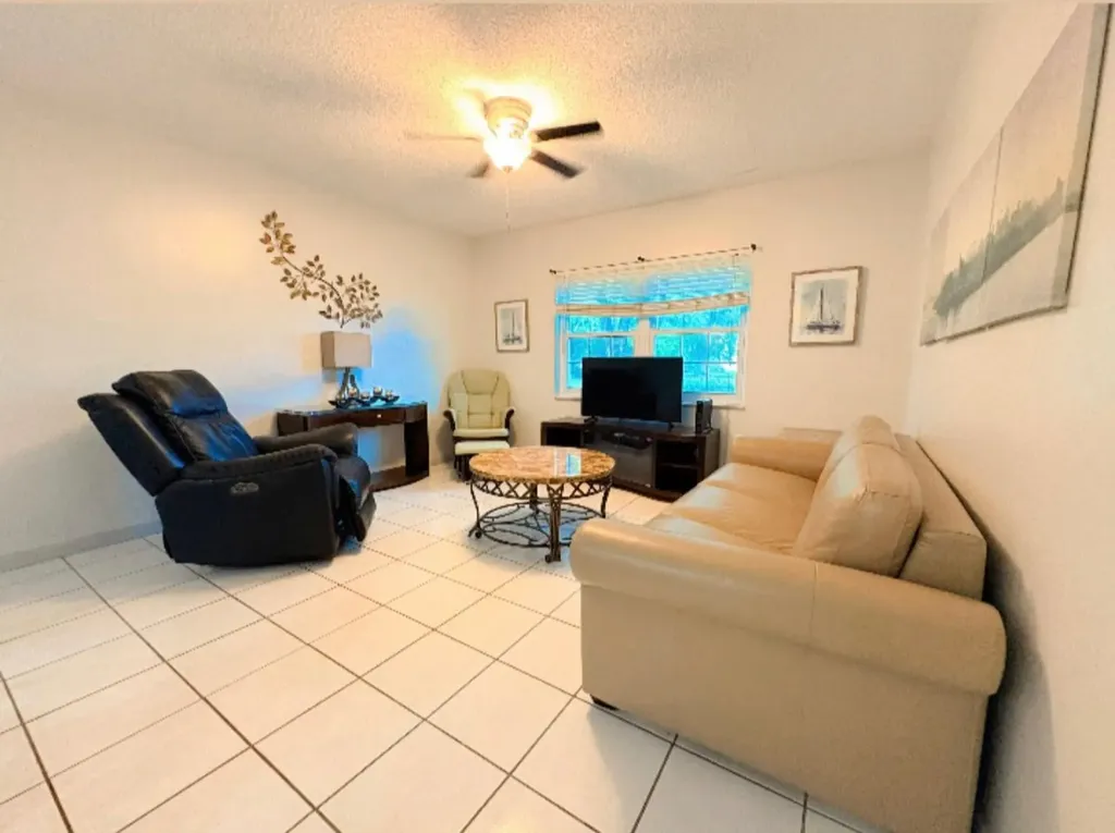 1560 Mckinley Street Hollywood FL 33020