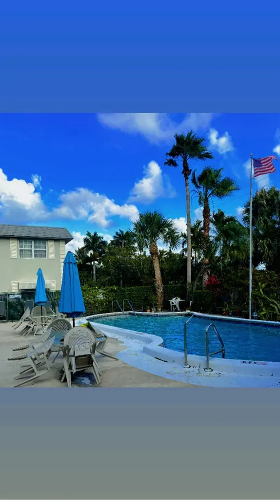 1560 Mckinley Street Hollywood FL 33020
