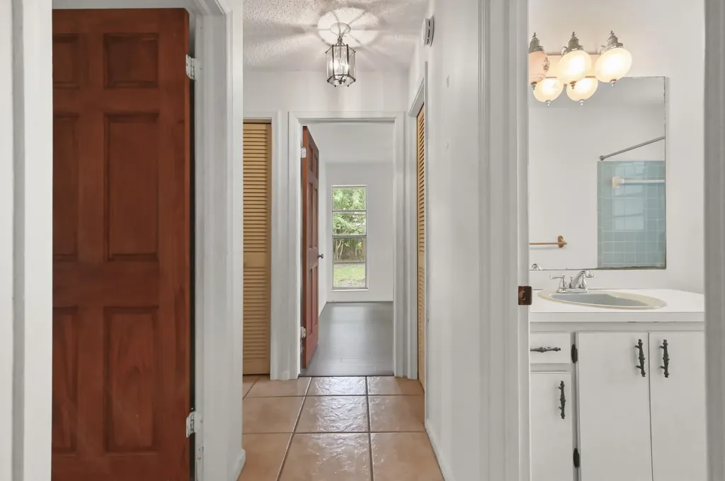 1019 Hickory Trail Wellington FL 33414