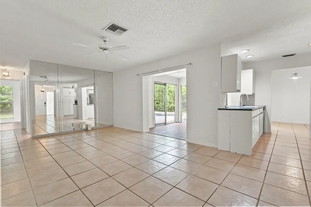 1019 Hickory Trail Wellington FL 33414