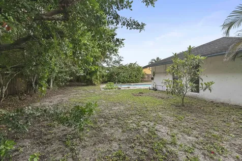 1019 Hickory Trail Wellington FL 33414