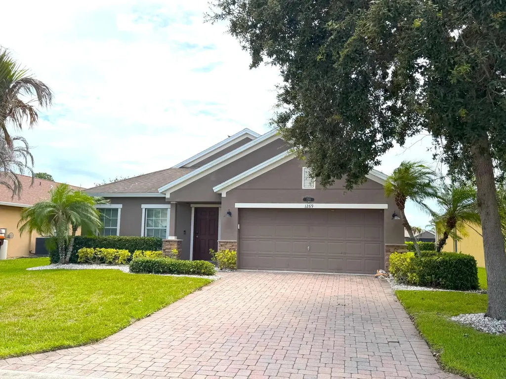 1269 SW Lexington Manor SW Vero Beach FL 32962