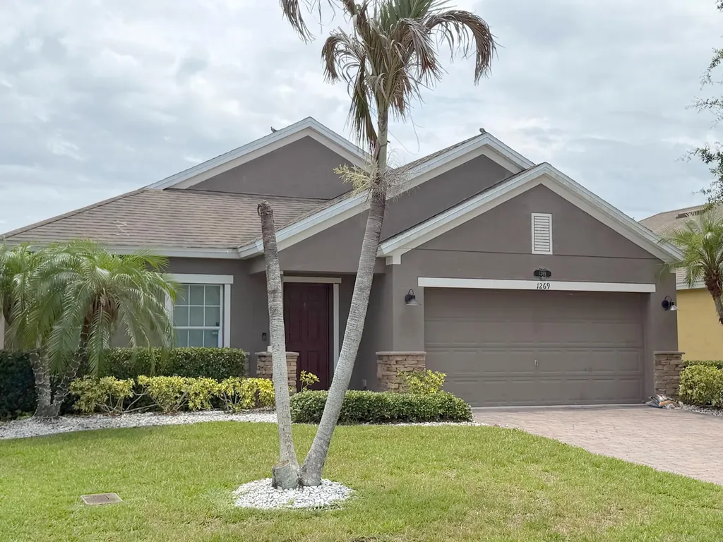 1269 SW Lexington Manor SW Vero Beach FL 32962