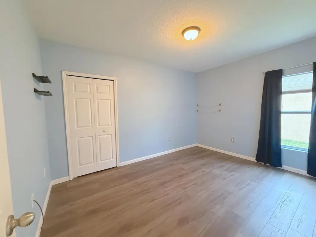 1269 SW Lexington Manor SW Vero Beach FL 32962