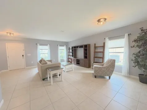 1269 SW Lexington Manor SW Vero Beach FL 32962