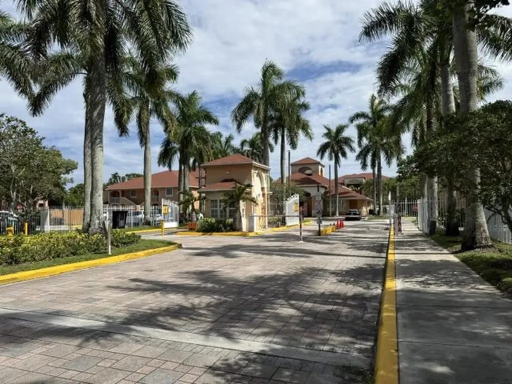 6900 SW 39th Street Davie FL 33314