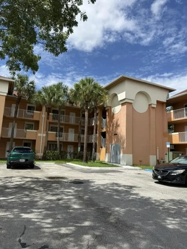 6900 SW 39th Street Davie FL 33314